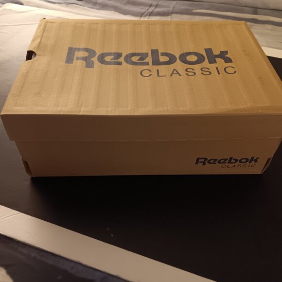 Reebok Classic hi-Top ladies sneakers - New in Box - Picture 10 of 12